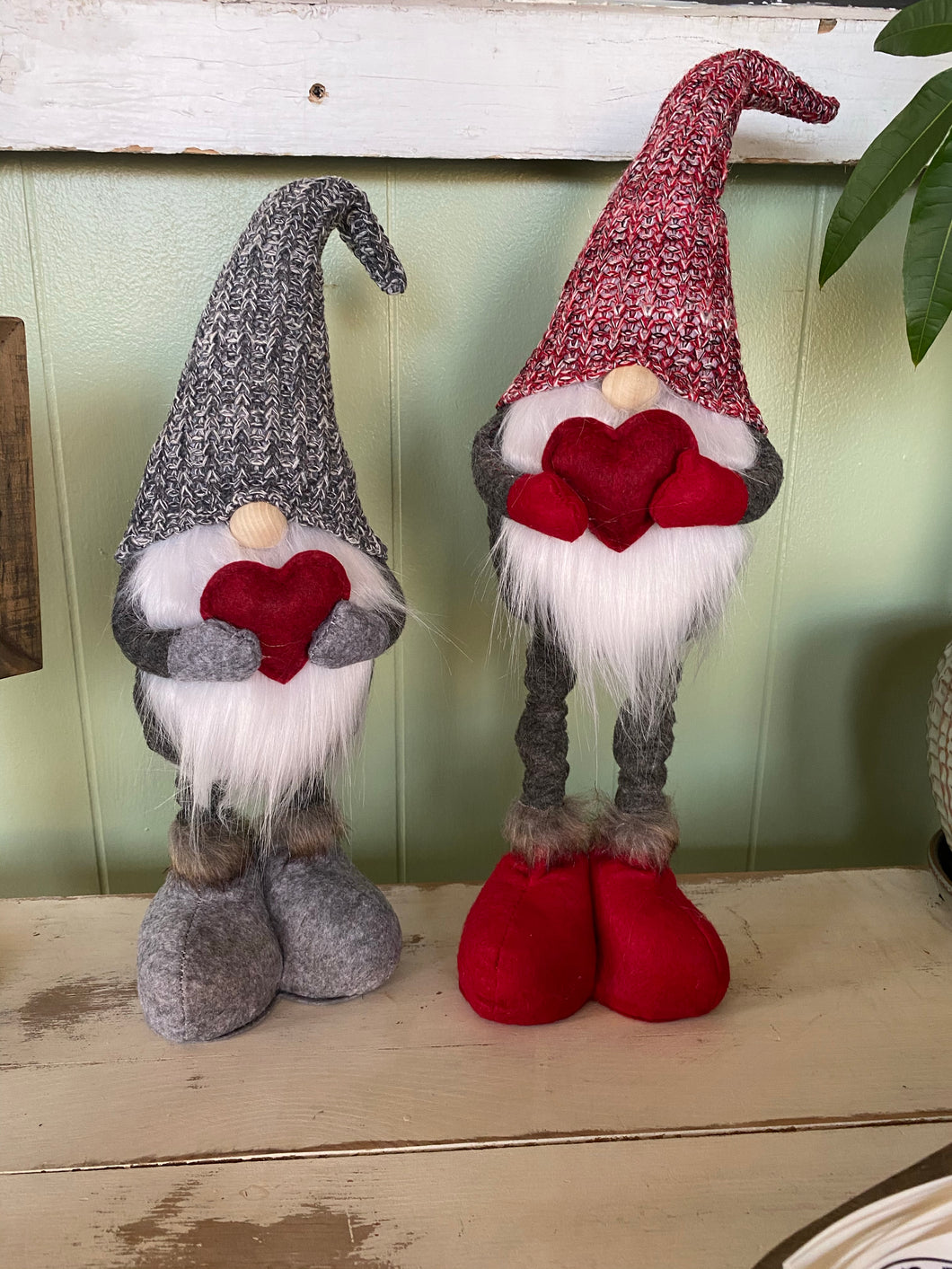 Extendable love “valentines” gnomes