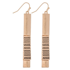 Bar earrings with textured design